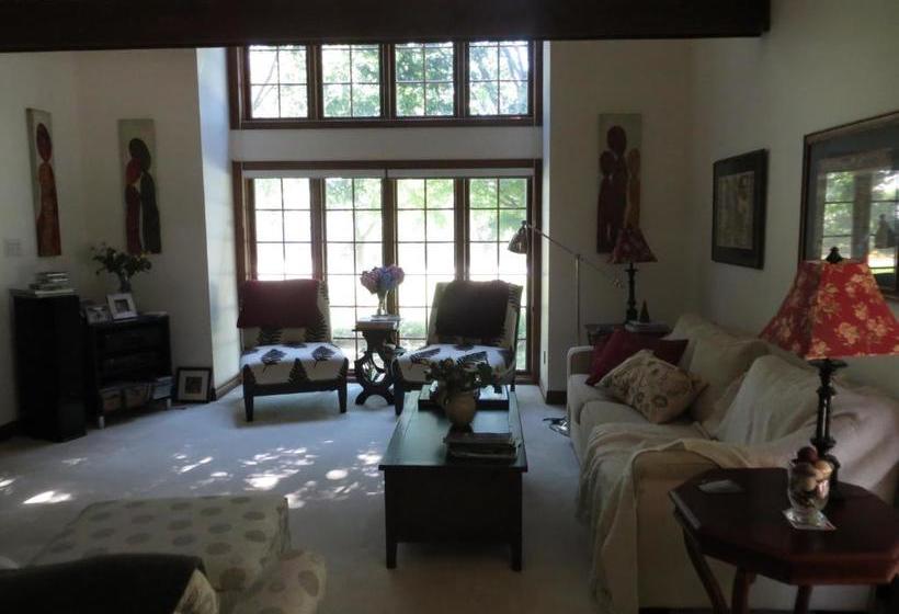 ホテル Cedar Gables Bed & Breakfast