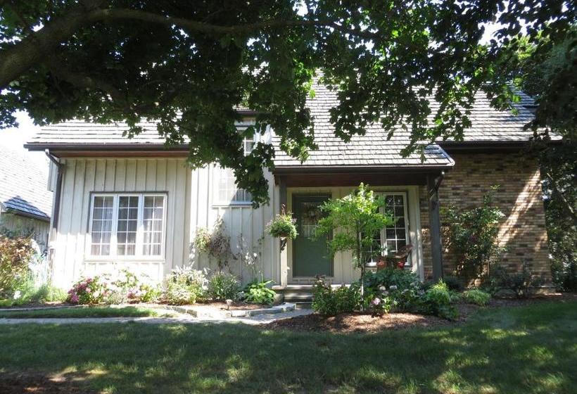 ホテル Cedar Gables Bed & Breakfast