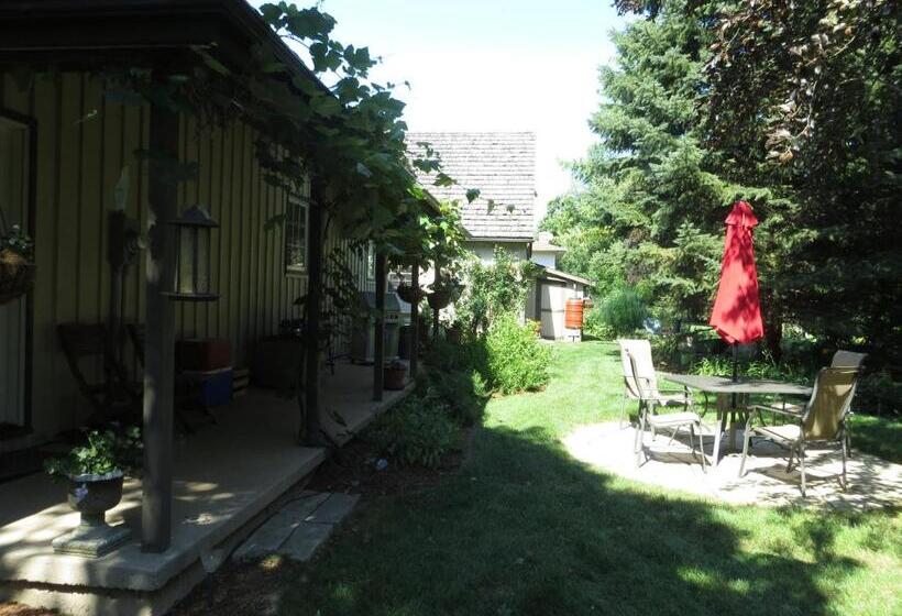 ホテル Cedar Gables Bed & Breakfast