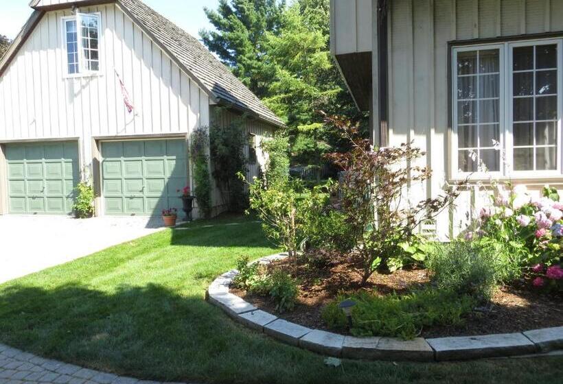 ホテル Cedar Gables Bed & Breakfast