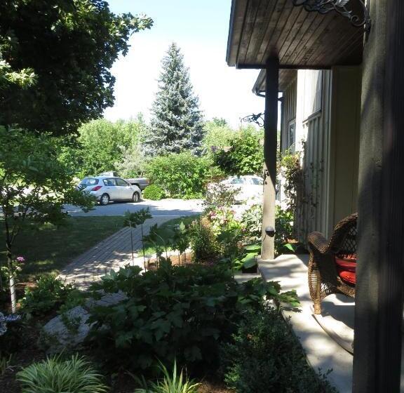 ホテル Cedar Gables Bed & Breakfast