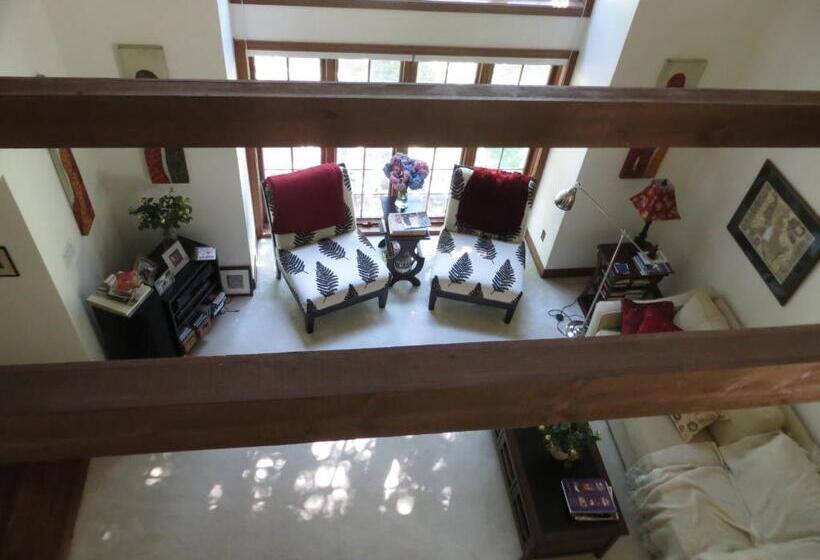 ホテル Cedar Gables Bed & Breakfast