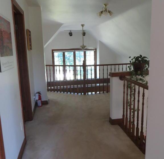 ホテル Cedar Gables Bed & Breakfast