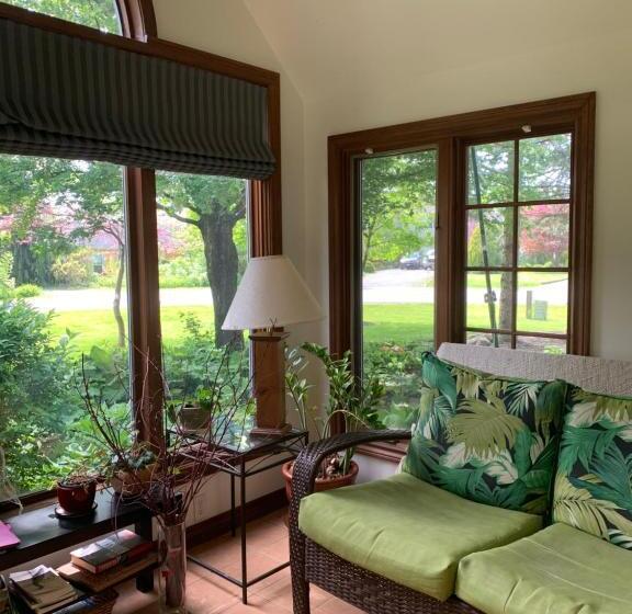 ホテル Cedar Gables Bed & Breakfast