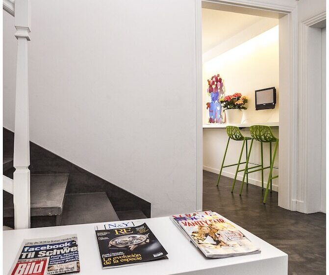 Отель Cheap & Chic