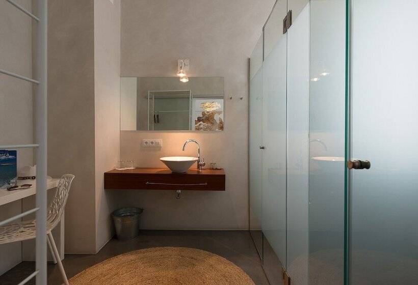 Отель Cheap & Chic