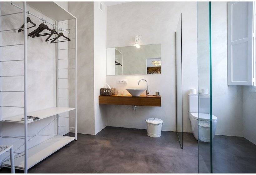 Отель Cheap & Chic