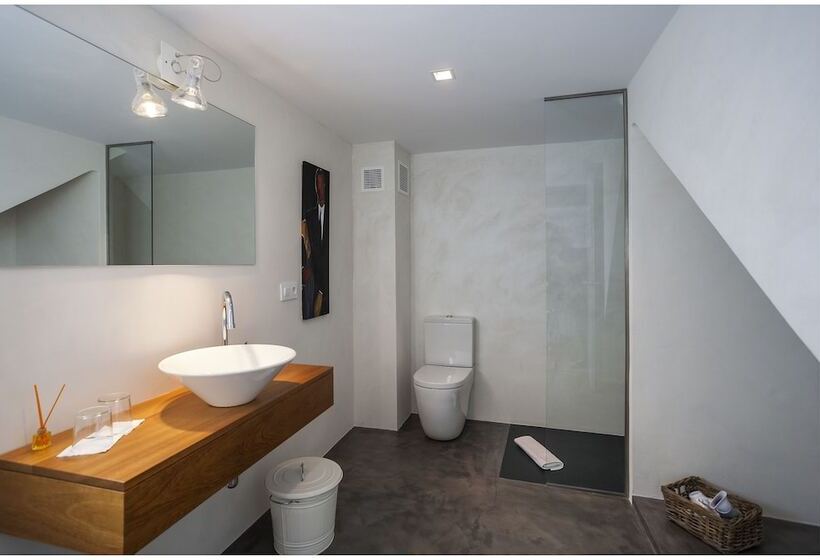 Отель Cheap & Chic