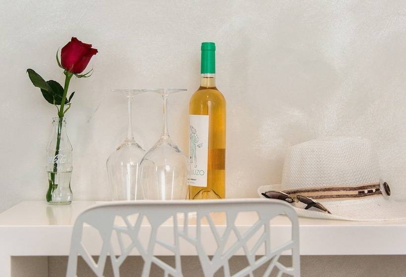 Отель Cheap & Chic