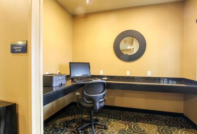 Cobblestone Hotel & Suites – Devils Lake