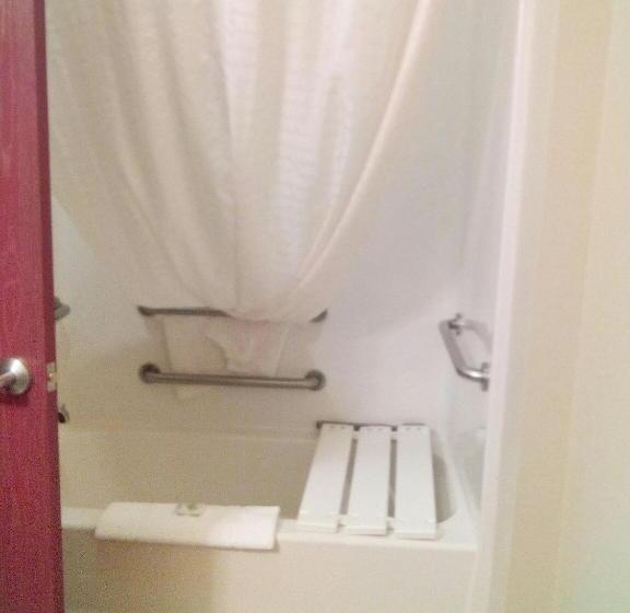 Cobblestone Hotel & Suites – Devils Lake