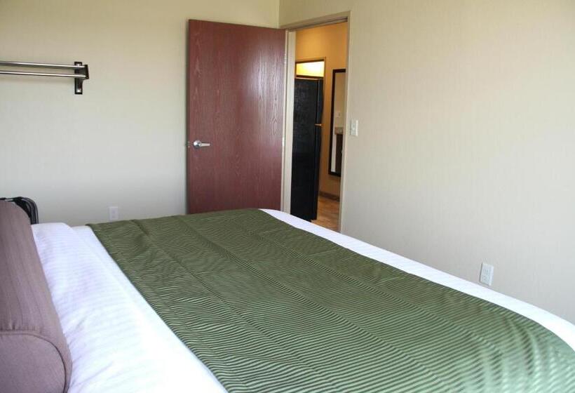 Cobblestone Hotel & Suites – Devils Lake