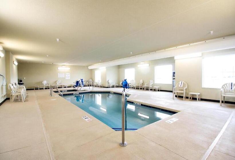 Cobblestone Hotel & Suites – Devils Lake