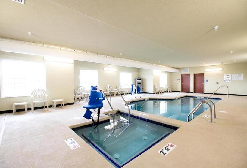 Cobblestone Hotel & Suites – Devils Lake