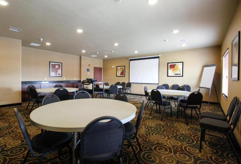 Cobblestone Hotel & Suites – Devils Lake