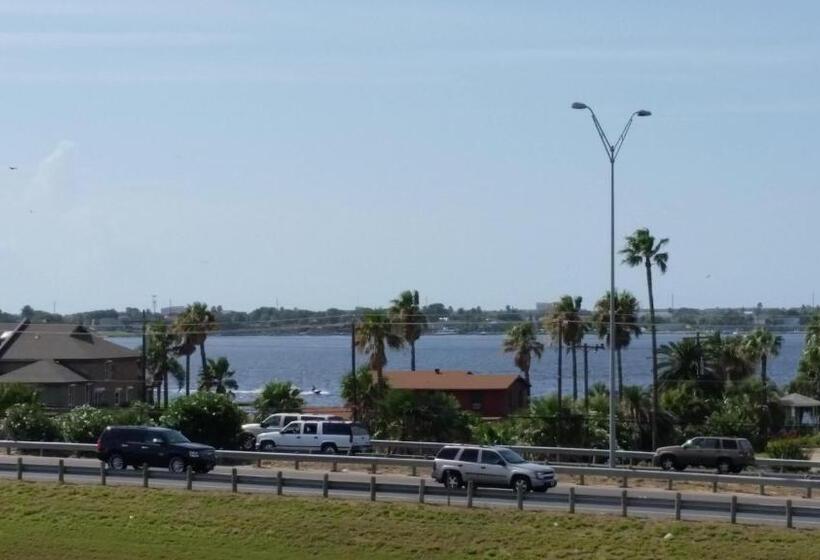 Отель Holiday Inn Galveston Island, An Ihg