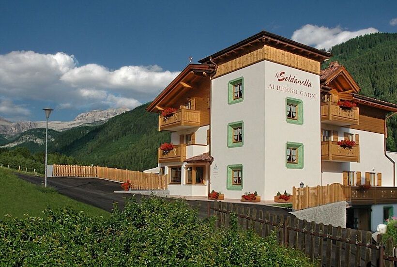 ホテル Garnì La Soldanella