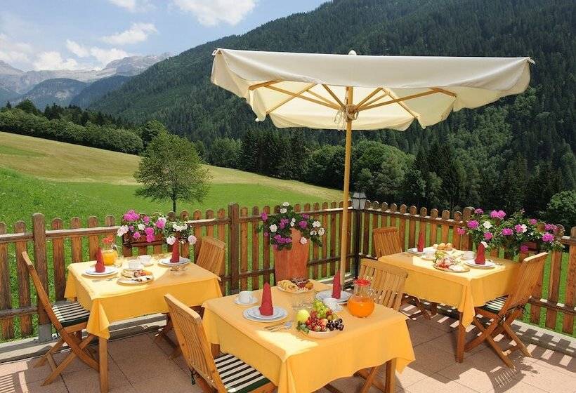 ホテル Garnì La Soldanella