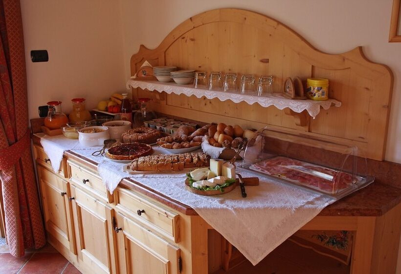 ホテル Garnì La Soldanella