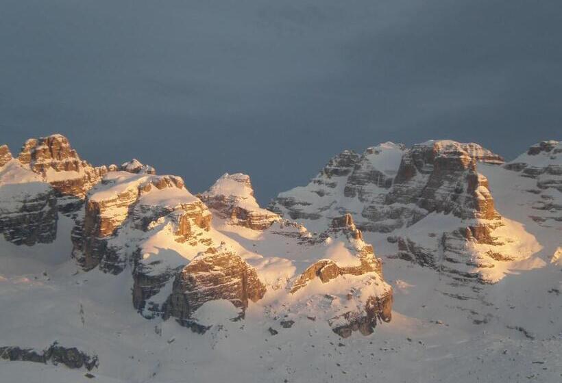 ホテル Garnì La Soldanella