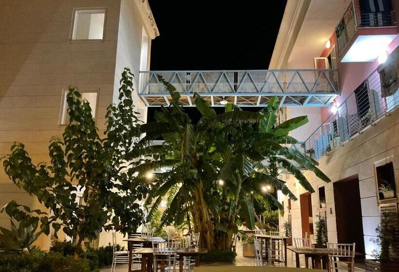 ホテル Glemerald Hostel