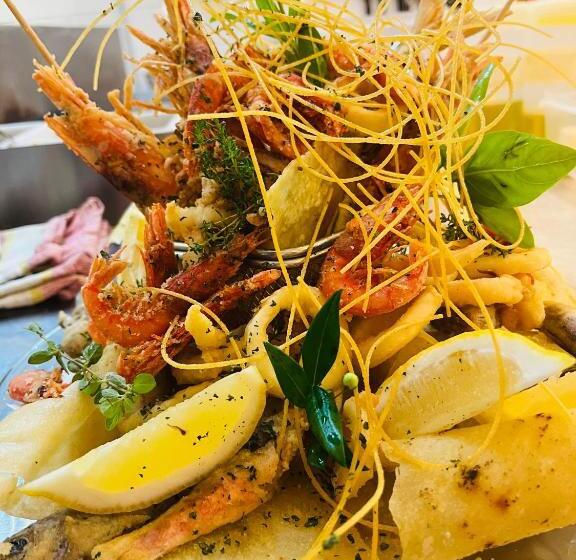 ホテル Glemerald Hostel