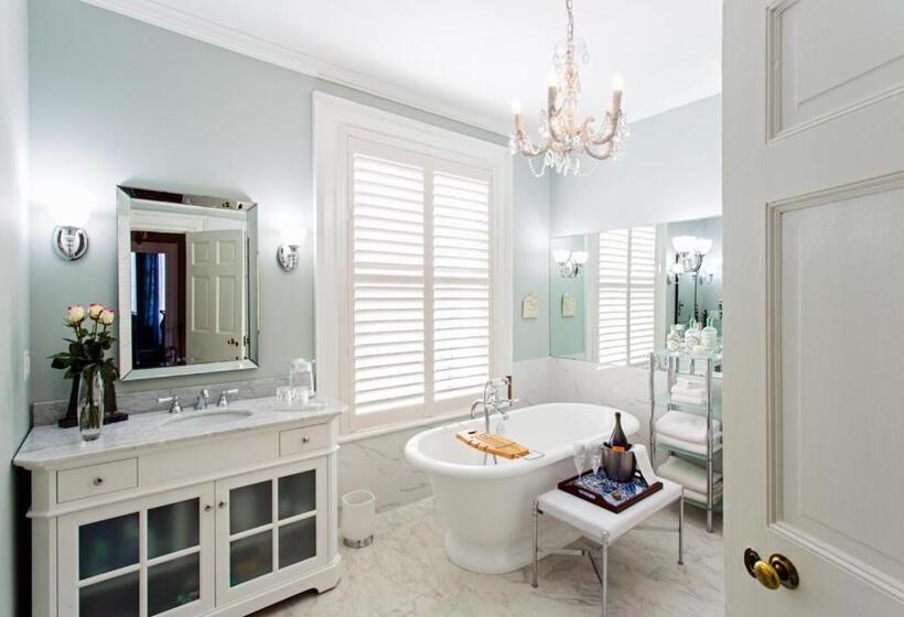 בית מלון כפרי Historic Lyons House