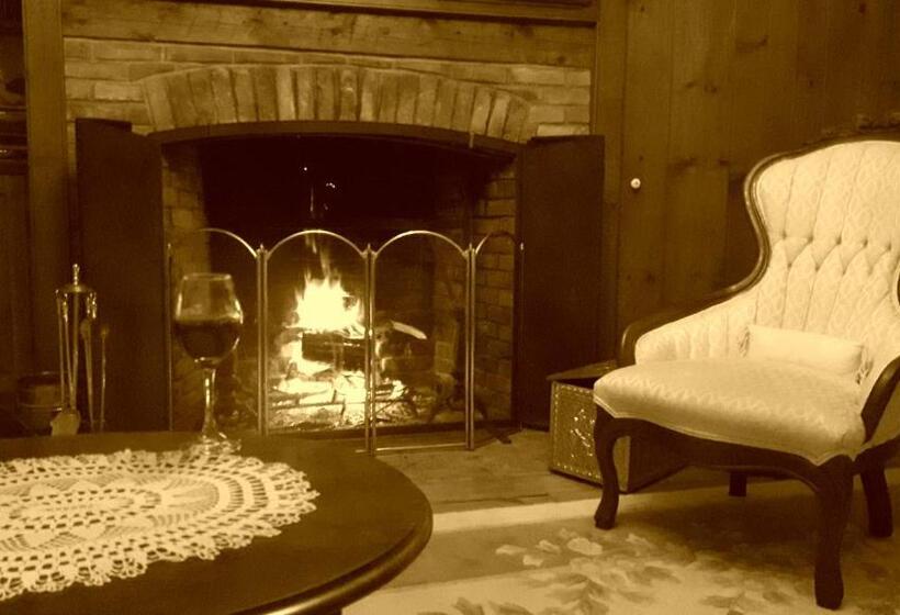 호텔 Historic Wilson Guy House