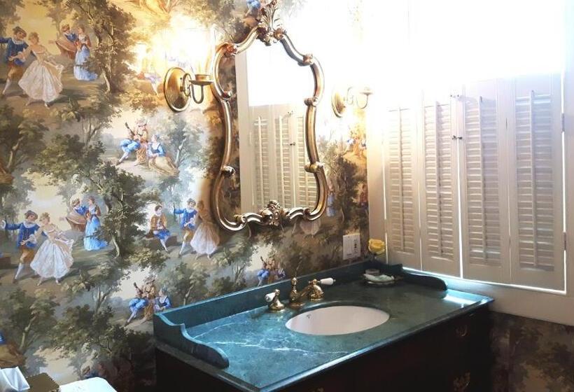 호텔 Historic Wilson Guy House