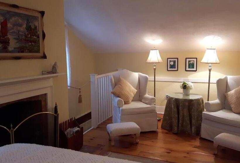 호텔 Historic Wilson Guy House