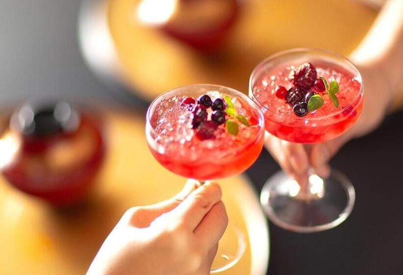 Отель Yamanaka Onsen Kagari Kisshotei