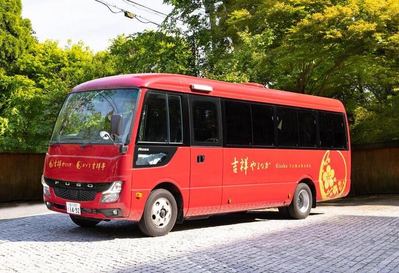 Отель Yamanaka Onsen Kagari Kisshotei