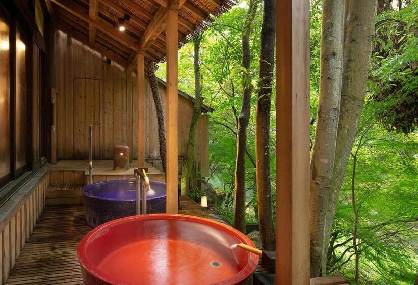 Отель Yamanaka Onsen Kagari Kisshotei