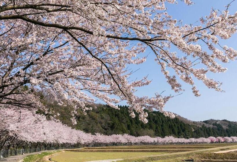 Отель Yamanaka Onsen Kagari Kisshotei
