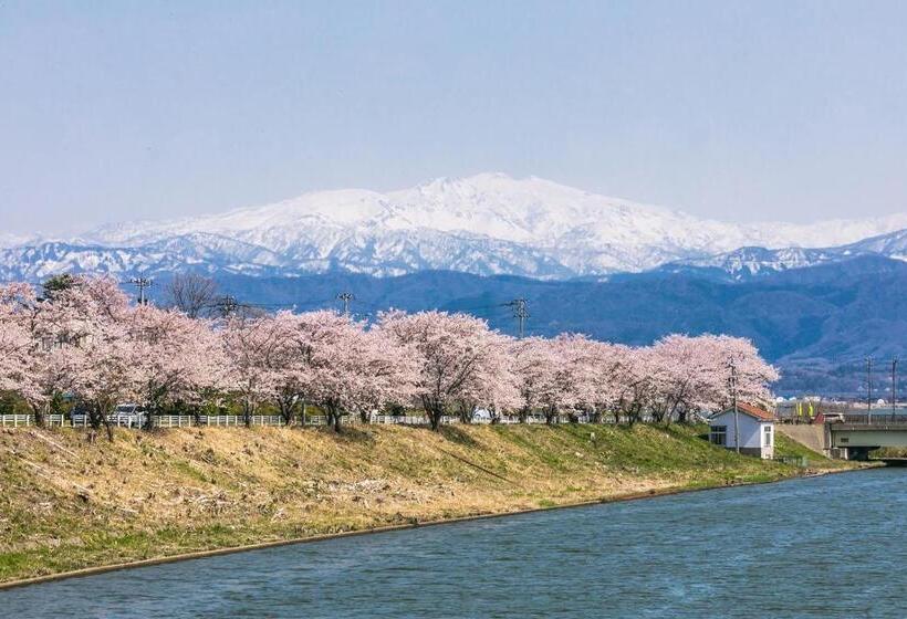 Отель Yamanaka Onsen Kagari Kisshotei