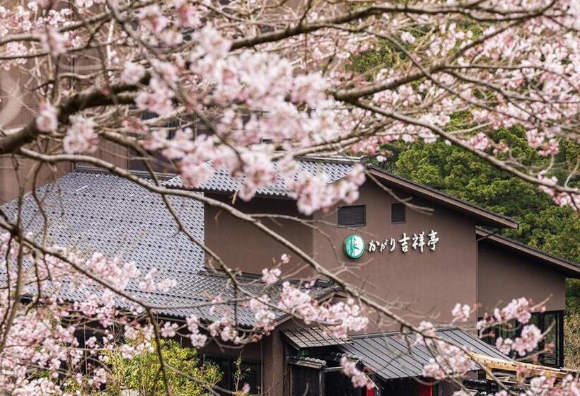 Отель Yamanaka Onsen Kagari Kisshotei