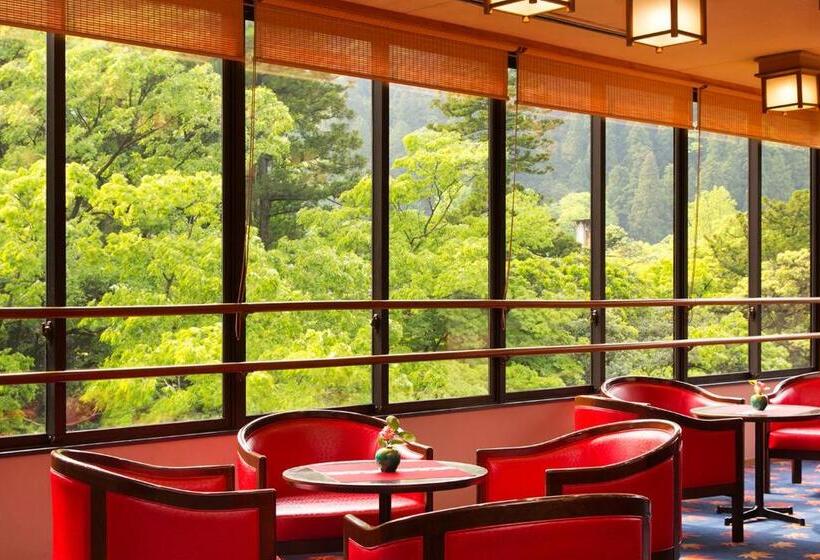 Отель Yamanaka Onsen Kagari Kisshotei
