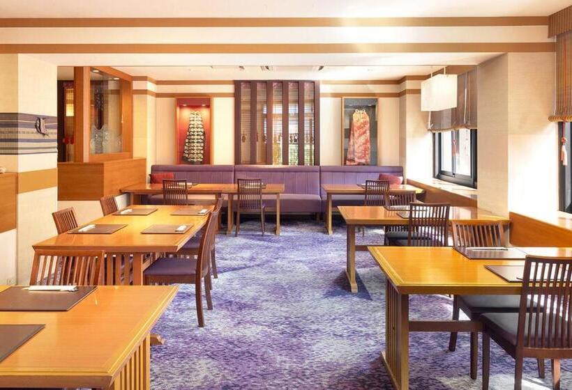 Отель Yamanaka Onsen Kagari Kisshotei