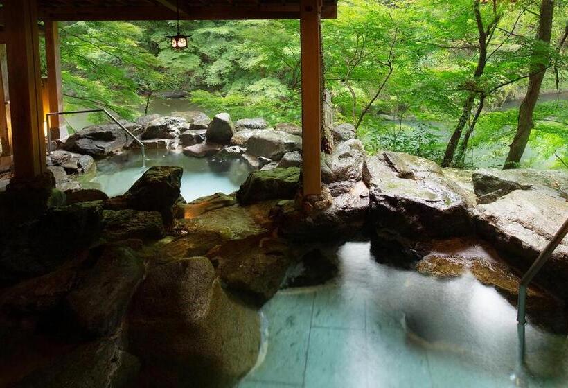 Отель Yamanaka Onsen Kagari Kisshotei