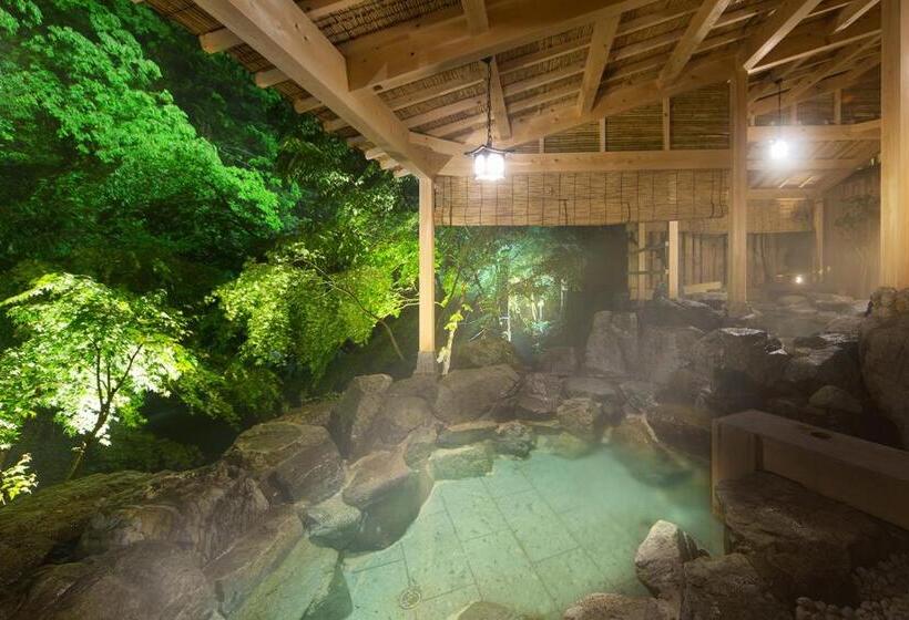 Отель Yamanaka Onsen Kagari Kisshotei