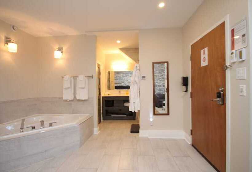 فندق Kemptville Suites