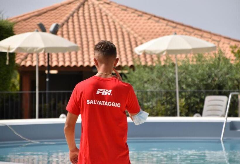 Отель Kikki Village