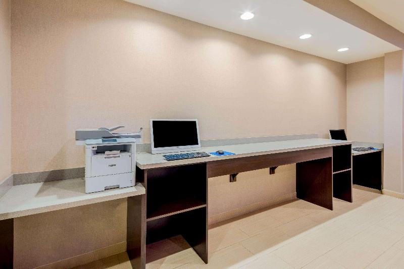 هتل La Quinta By Wyndham Mcallen Convention Center