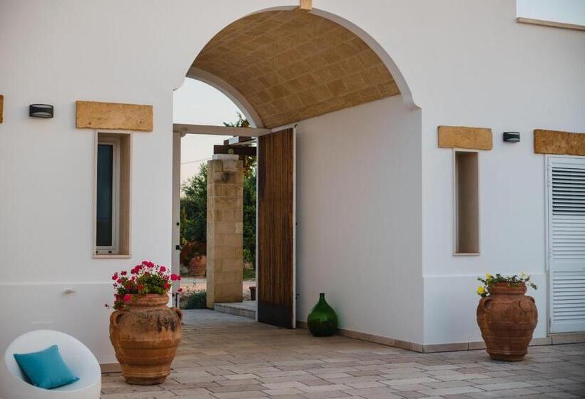 Отель Masseria Tenuta Flora Maria