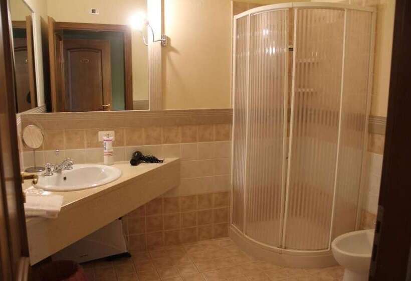 هتل Neathon Rooms