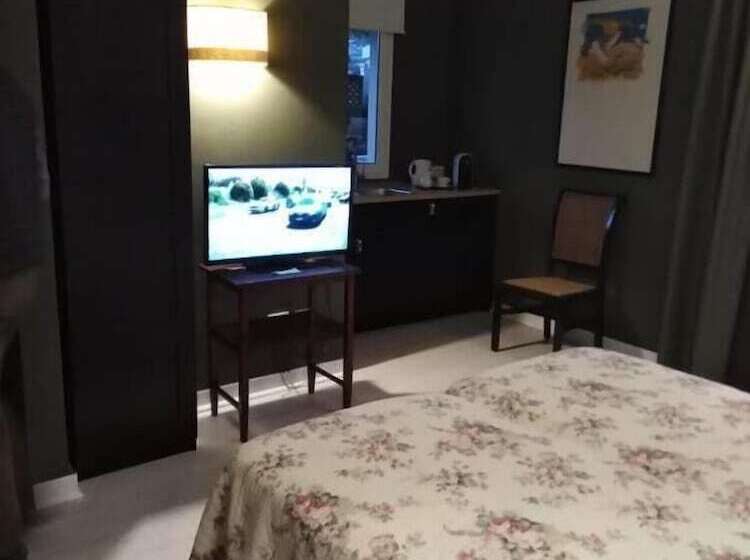 هتل Neathon Rooms