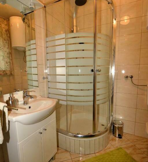 فندق Plitvice Pansion Lovrić