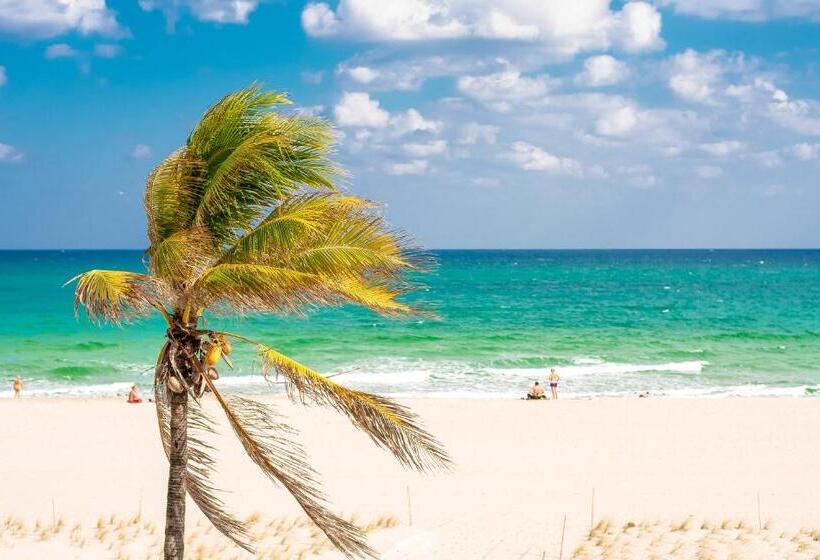 فندق Plunge Beach Resort