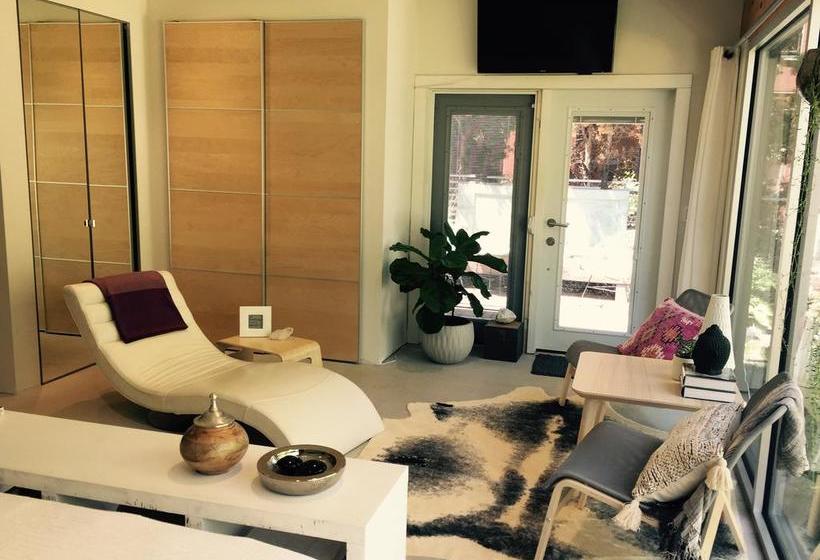 酒店 Serenity Stay Bed & Breakfast