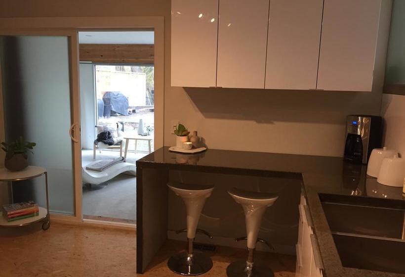 酒店 Serenity Stay Bed & Breakfast